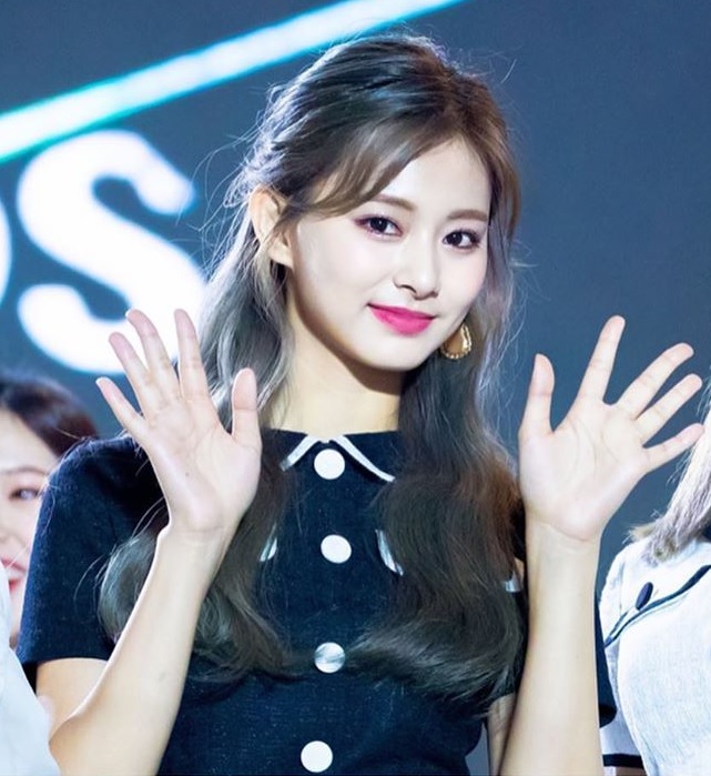 Chou Tzu-yu (Tzuyu) Chou Tzu-yu (Tzuyu)