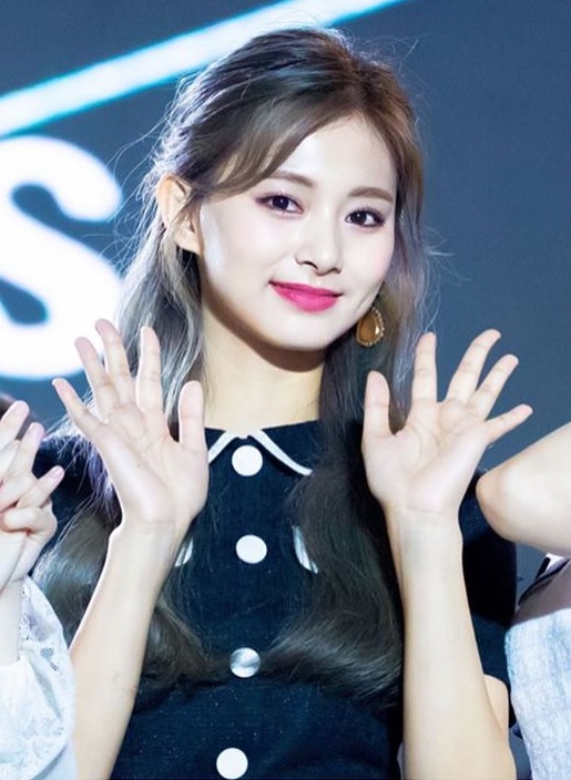 Chou Tzu-yu (Tzuyu) Chou Tzu-yu (Tzuyu)