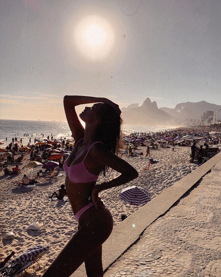 Gizele Oliveira Gizele Oliveira
