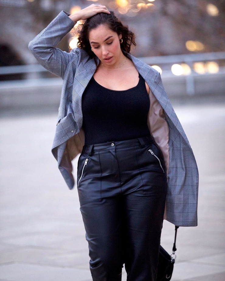 Jada Sezer