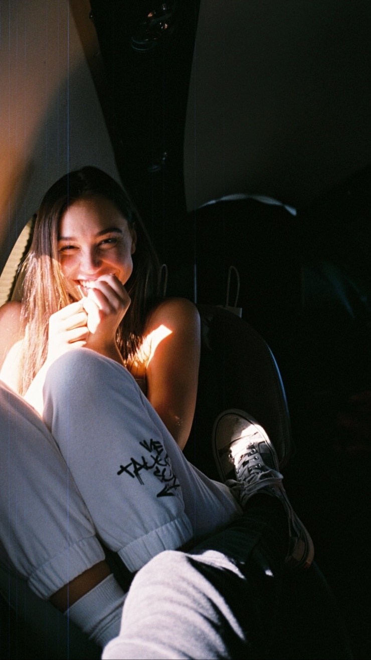Alexis Ren