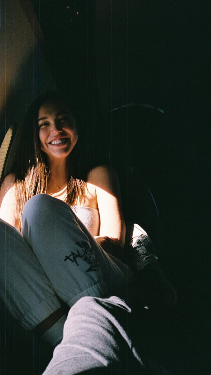 Alexis Ren