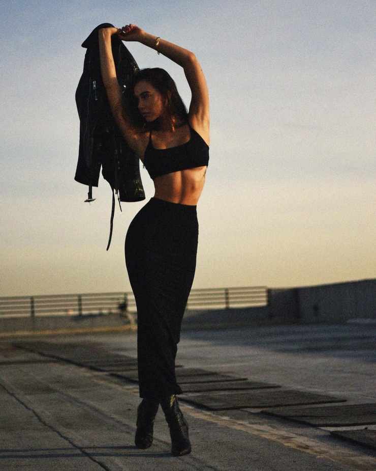 Alexis Ren