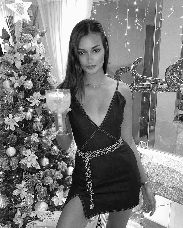 Gizele Oliveira Gizele Oliveira