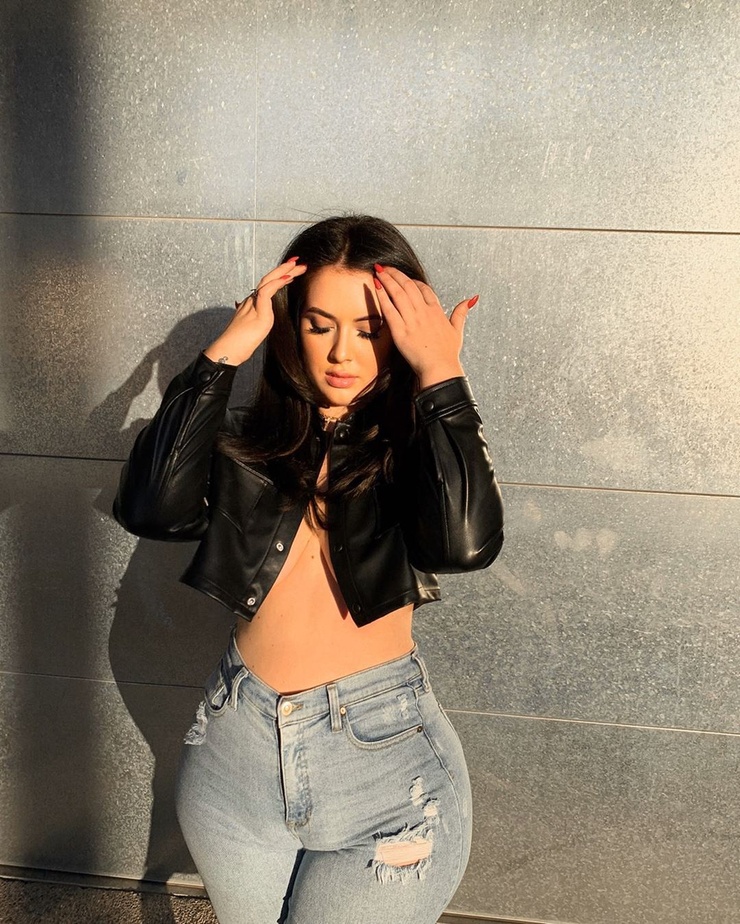 Holly Luyah picture