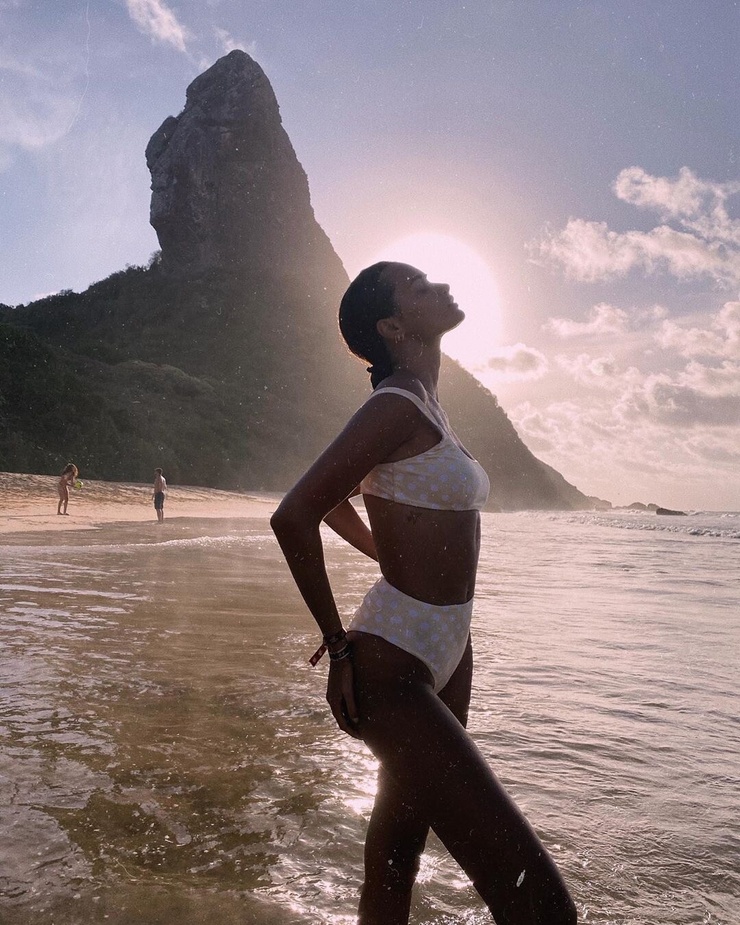 Gizele Oliveira Gizele Oliveira