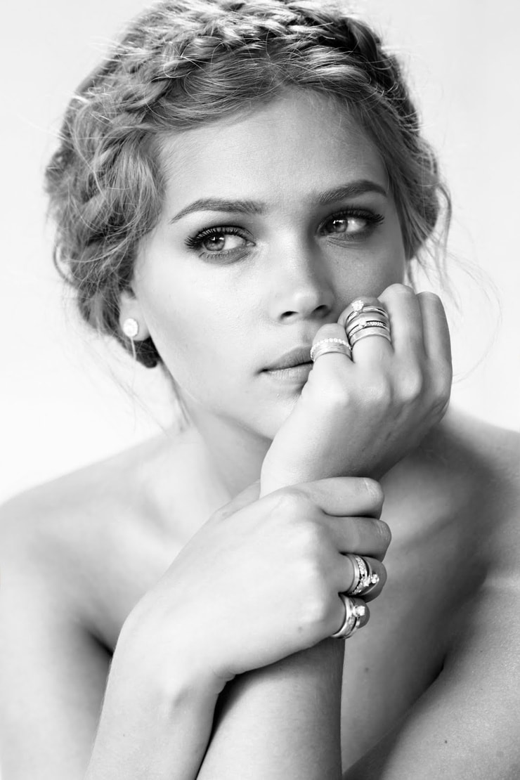 Esti Ginzburg Esti Ginzburg