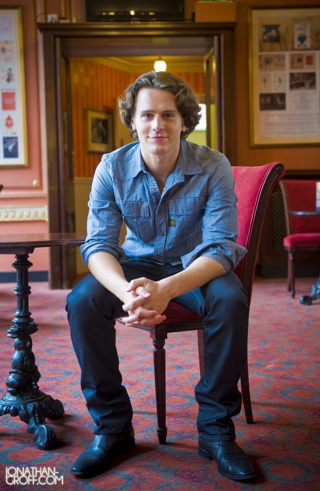 Jonathan Groff
