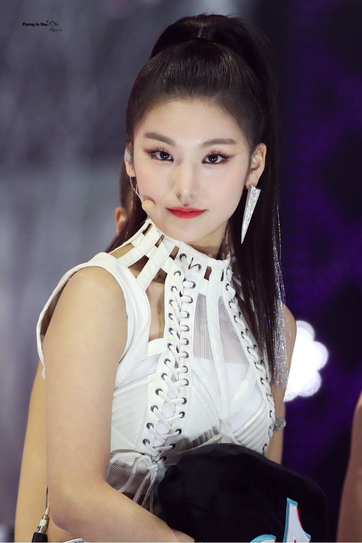 picture hwang yeji picture hwang yeji