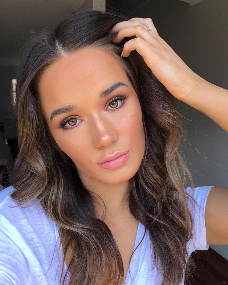 Isabelle Clarke (model) picture