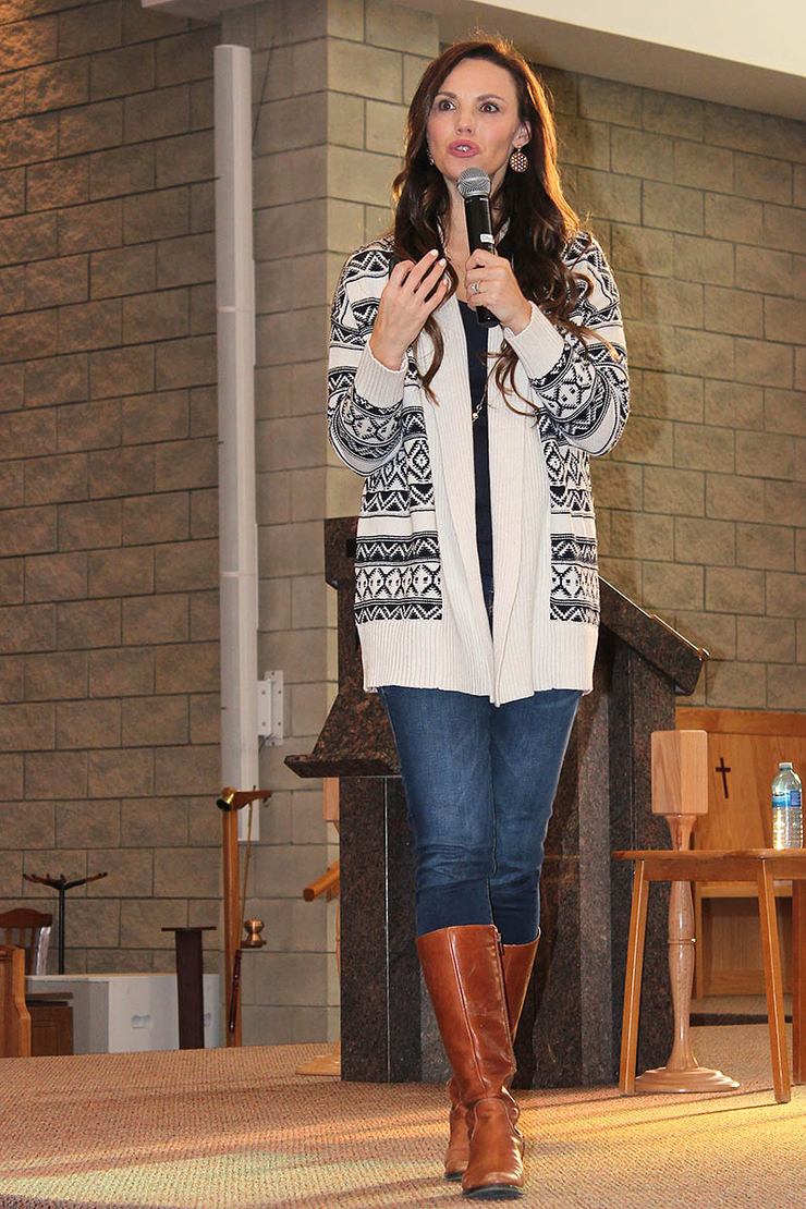 Leah Darrow Leah Darrow