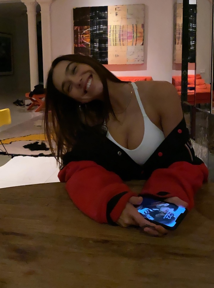 Alexis Ren