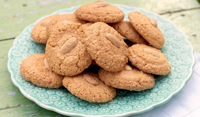 Almond Macaroons Almond Macaroons