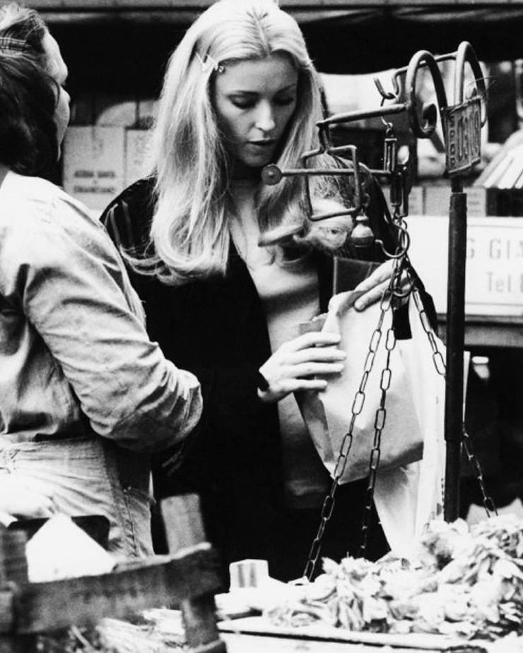Sharon Tate Shopping In Italy 1969