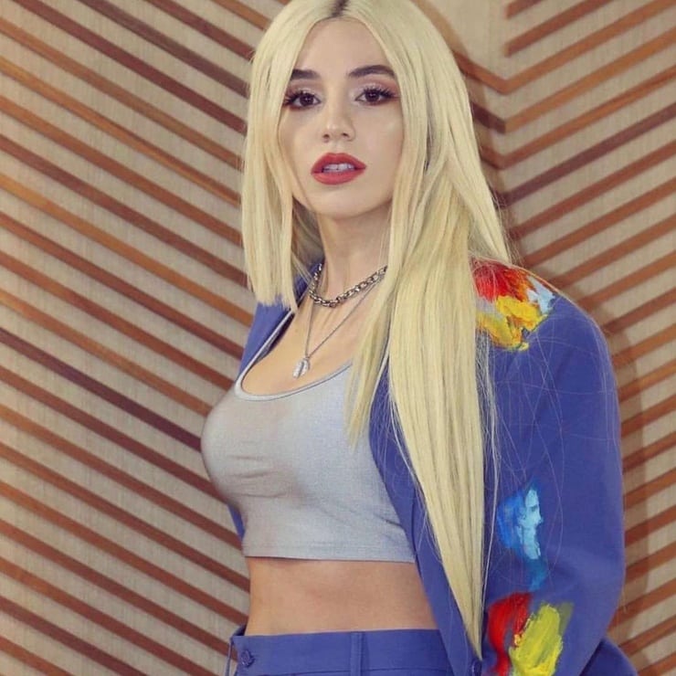 Ava Max image