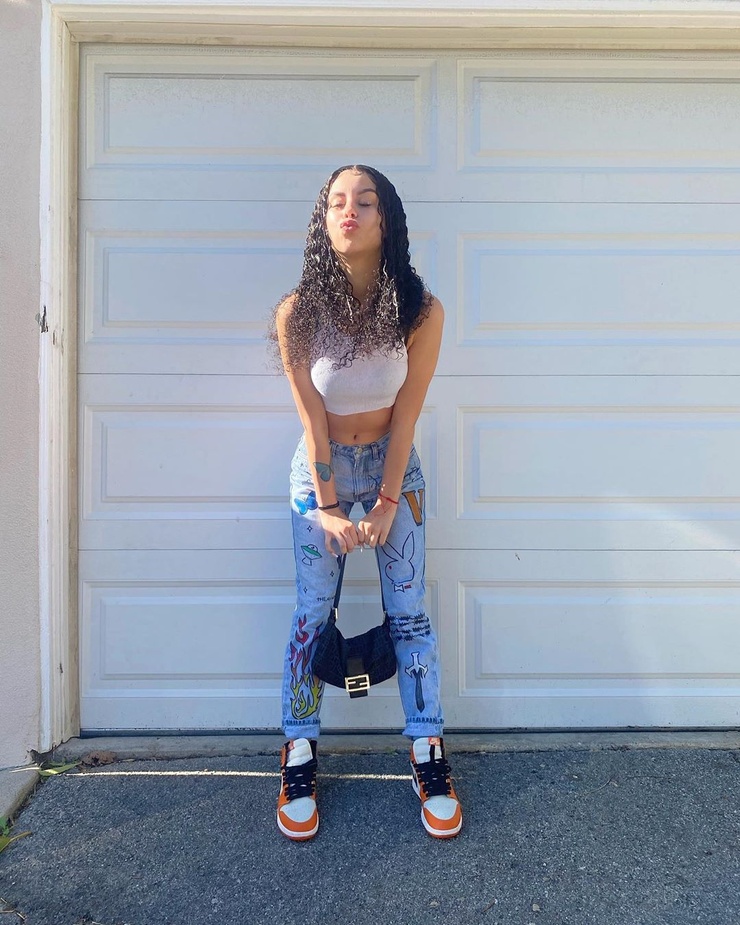 Ariana Renee Ariana Renee