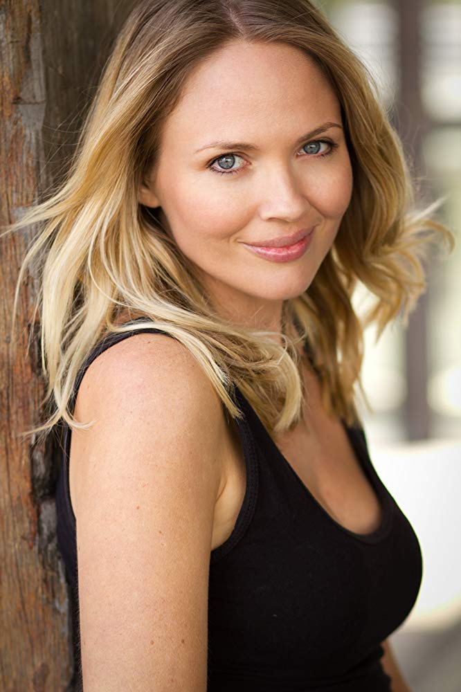 Lara Cox Lara Cox