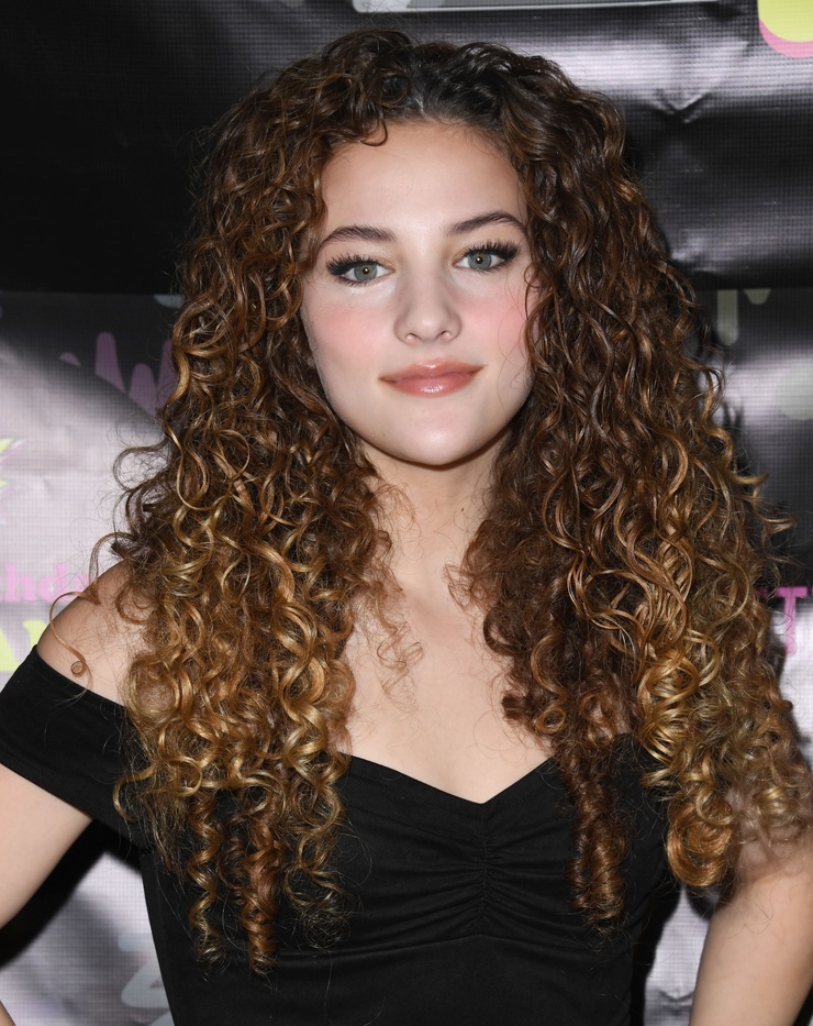 Sofie Dossi Sofie Dossi