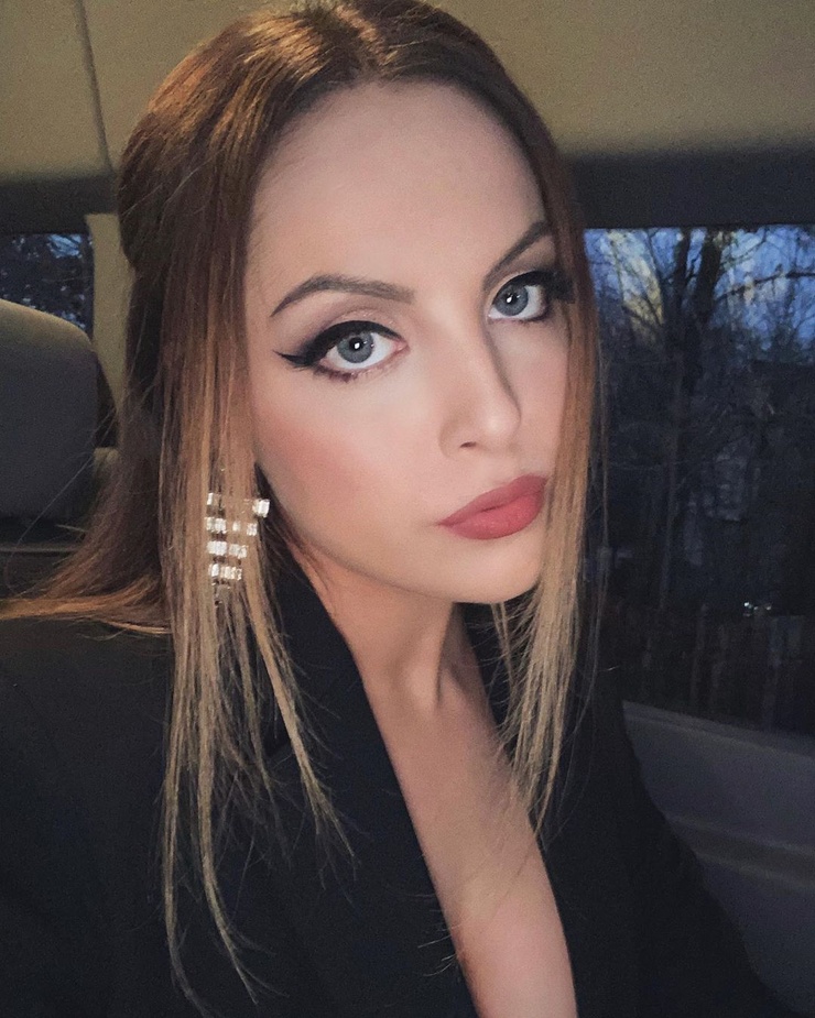 Elizabeth Gillies