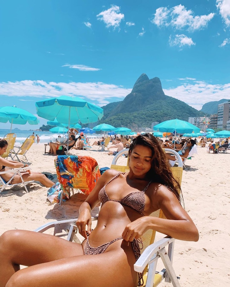Júlia Muniz Júlia Muniz