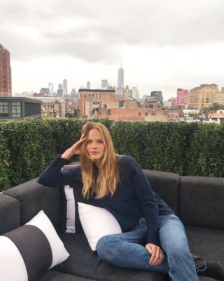 Anne Vyalitsyna Anne Vyalitsyna