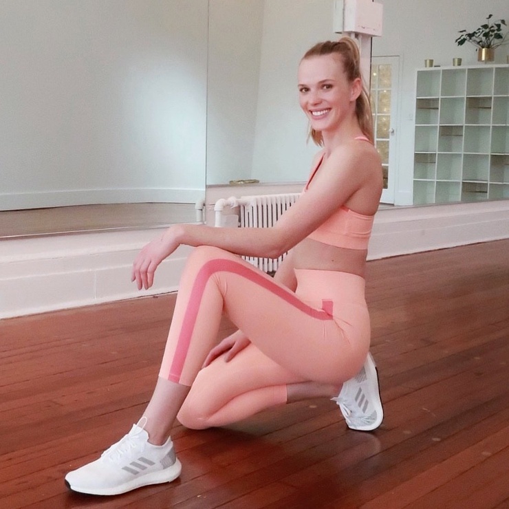 Anne Vyalitsyna Anne Vyalitsyna