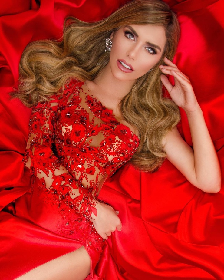 Angela Ponce