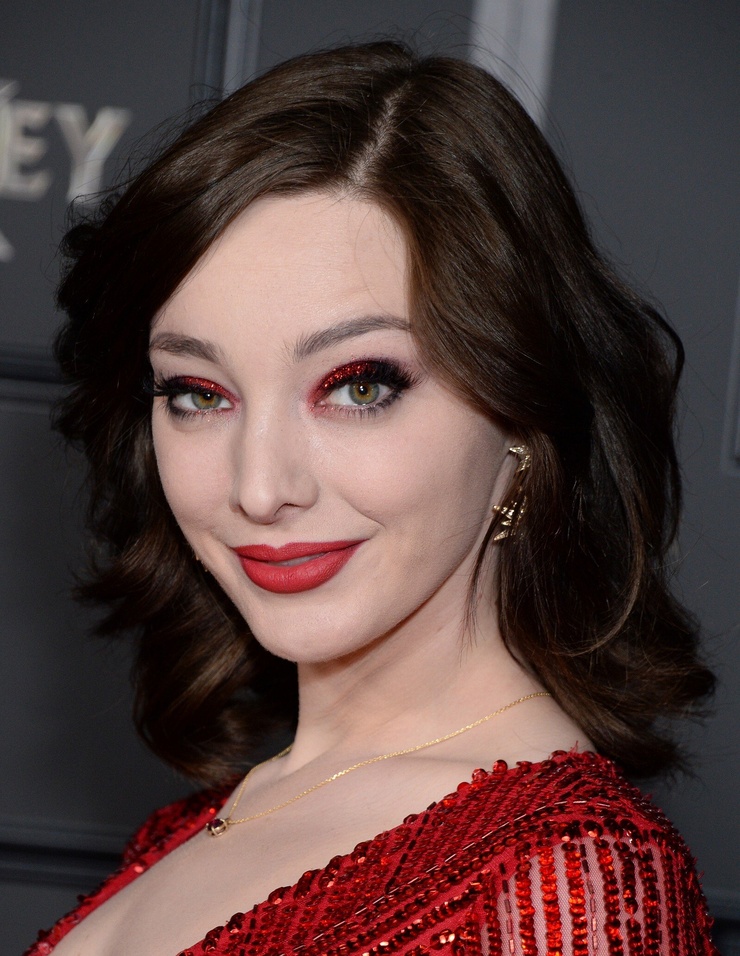 Emma Dumont Emma Dumont