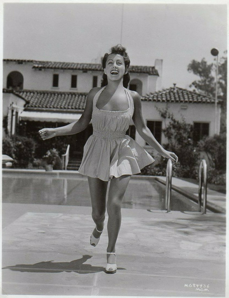 Diana Lewis