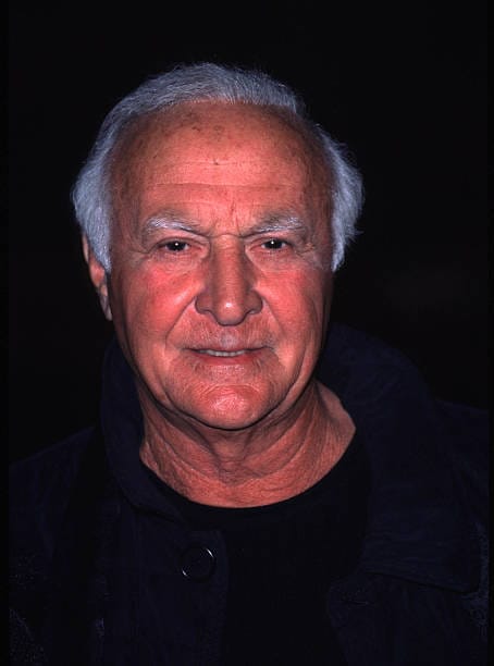 Robert Loggia