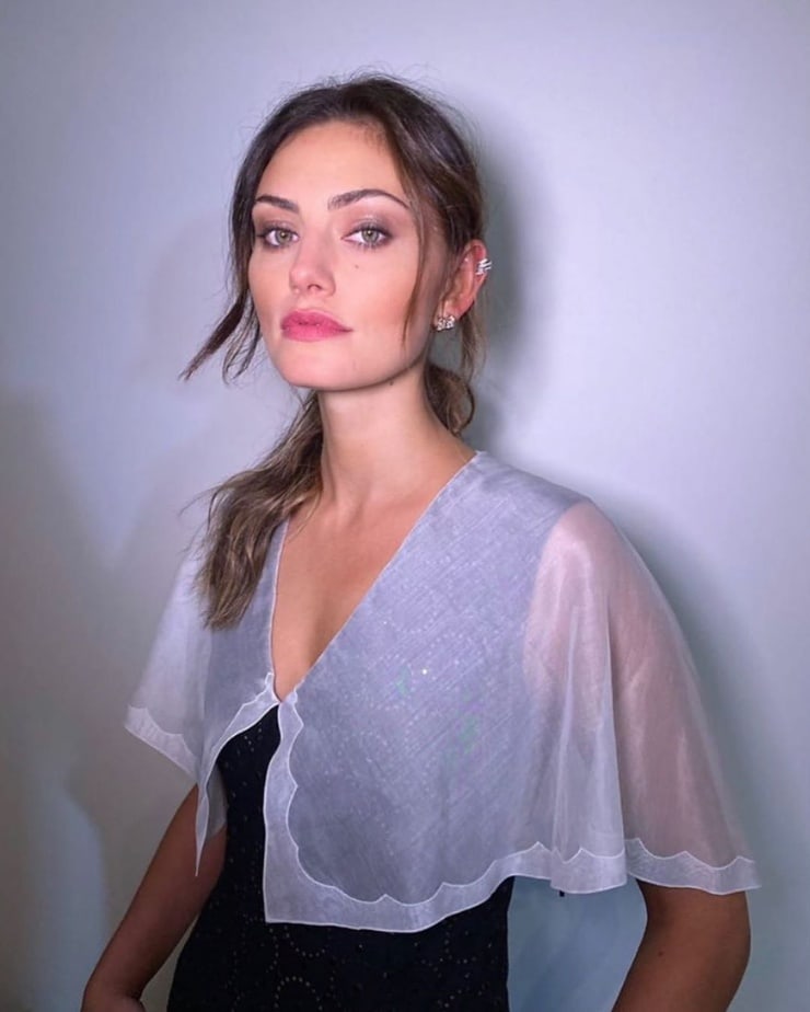 Phoebe Tonkin Image