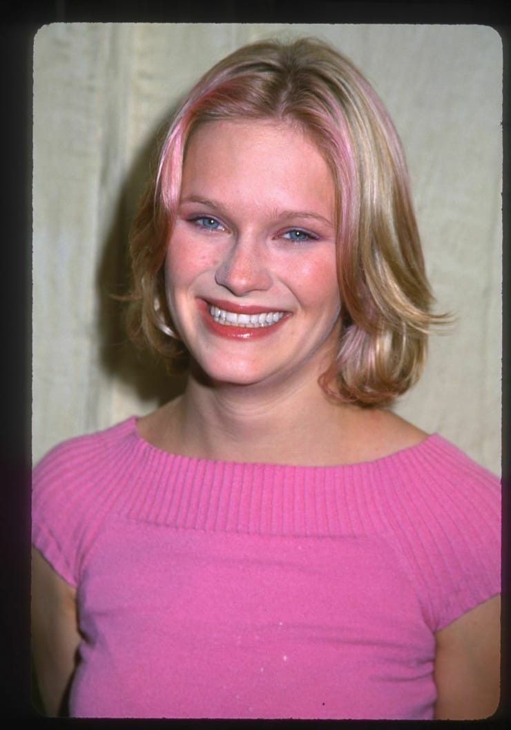 Nicholle Tom