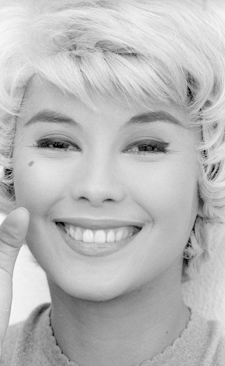 France Nuyen France Nuyen