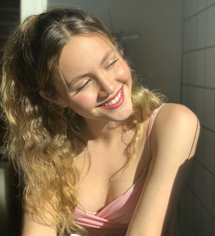 Iris Apatow