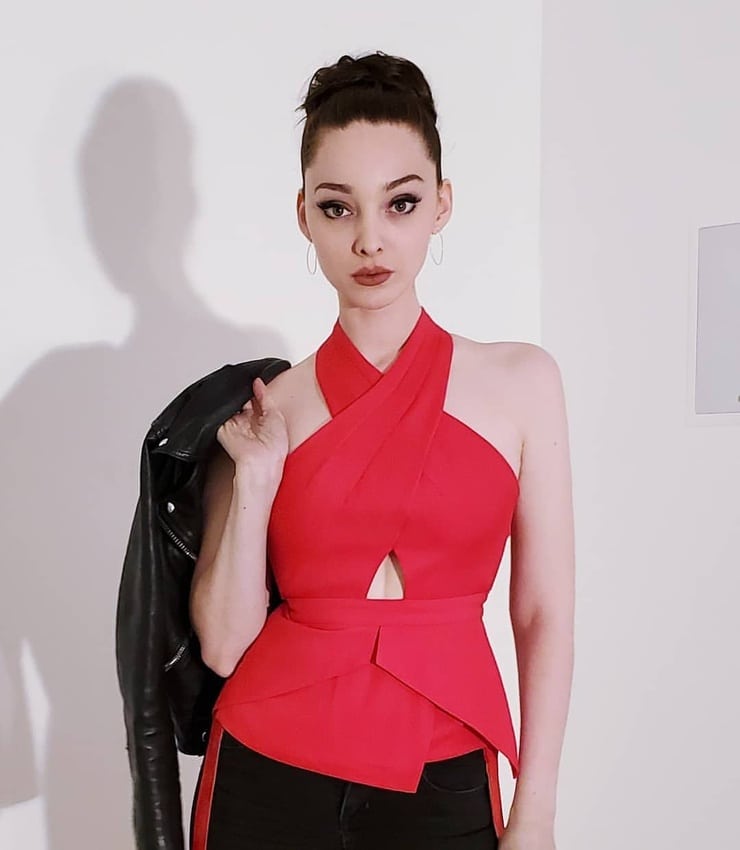 Emma Dumont