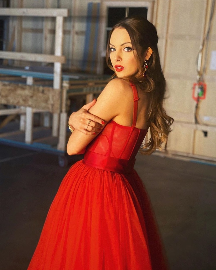 Elizabeth Gillies Elizabeth Gillies