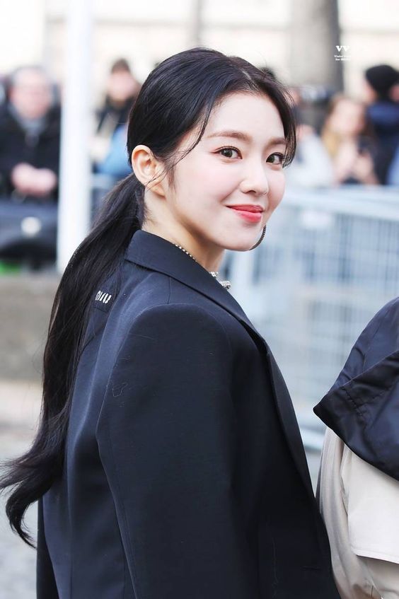 Irene (Bae Ju Hyun) Irene (Bae Ju Hyun)