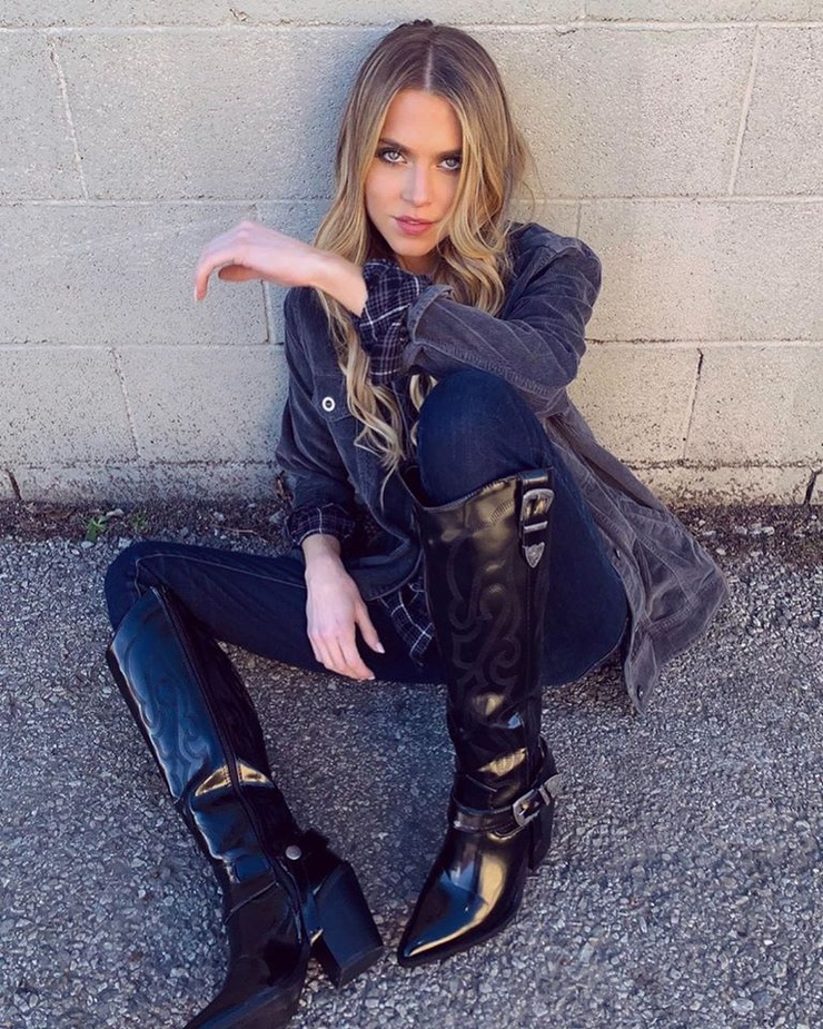 Anne Winters