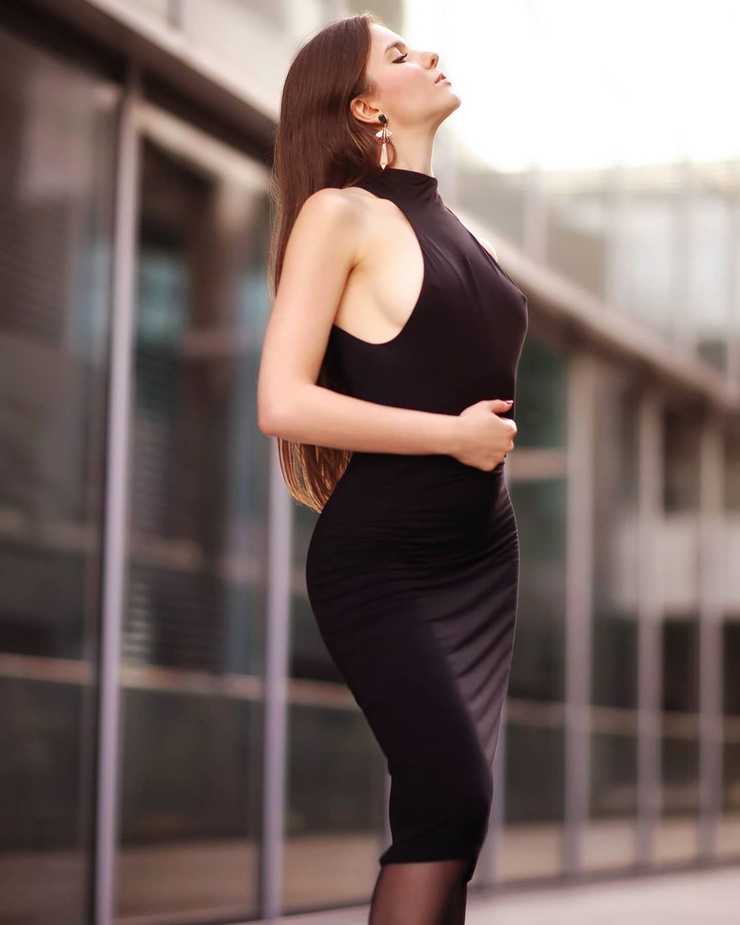 ariadna majewska black dress Ariadna Majewska from OMKPix Over My Knee Girls I Like