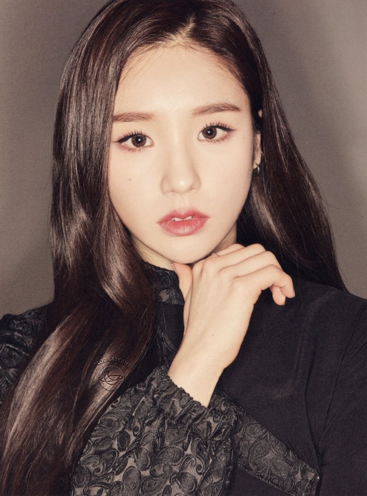 HeeJin HeeJin