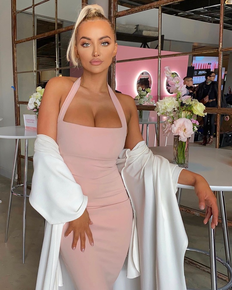 Lindsey Pelas Lindsey Pelas