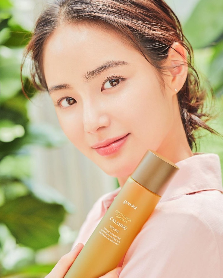 Suzu Hong