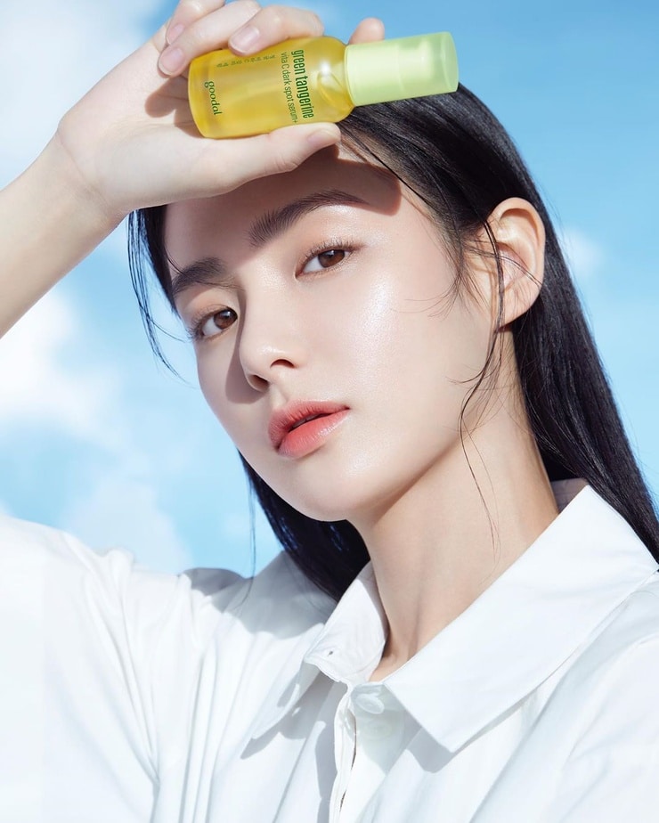 Suzu Hong