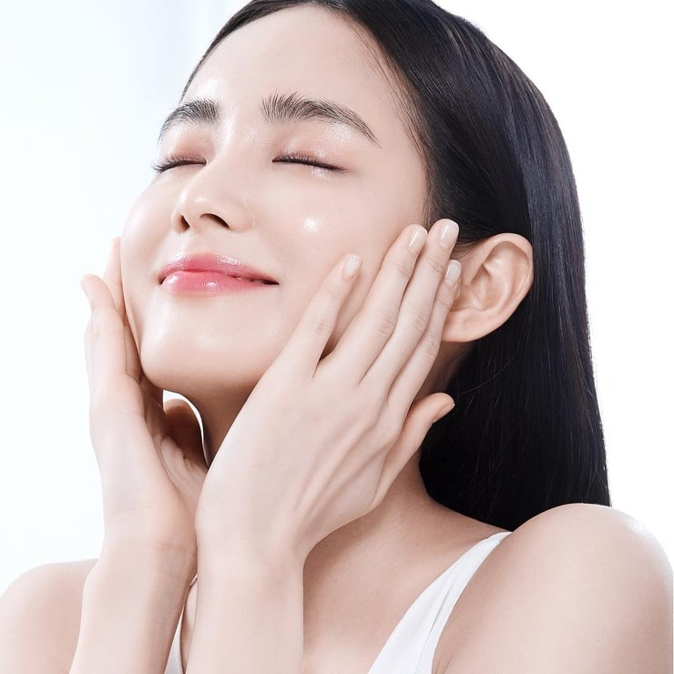 Suzu Hong