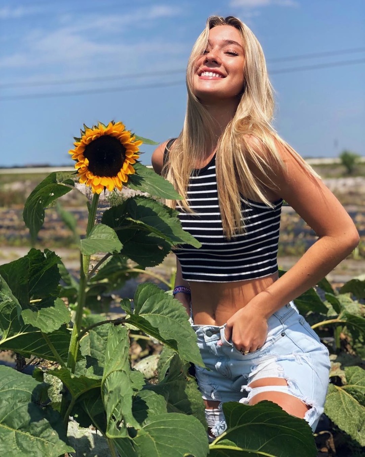 Picture of Kayla Jones ()