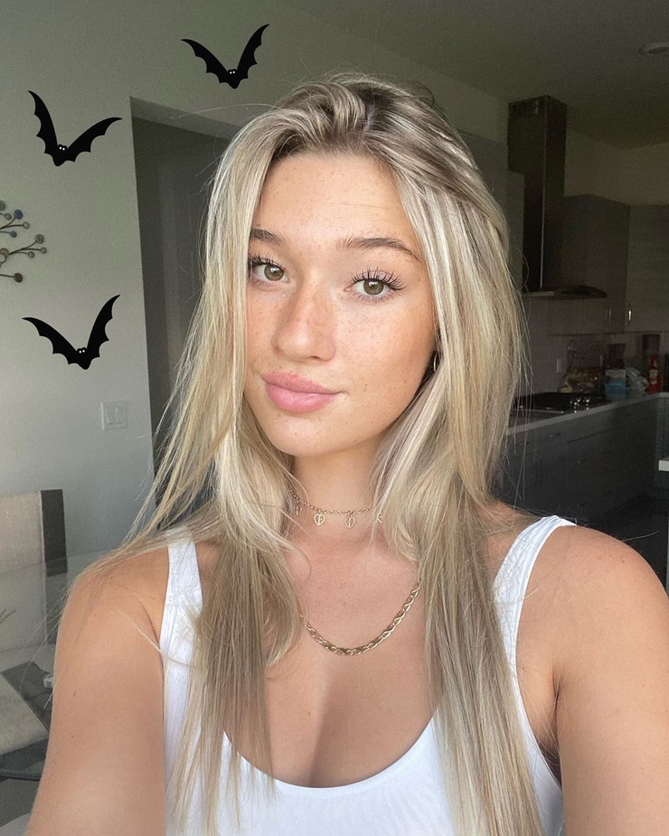 Picture of Kayla Jones ()