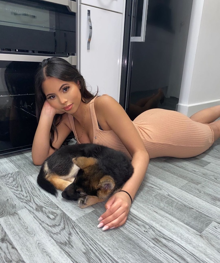 Yasmin Adelina Yasmin Adelina