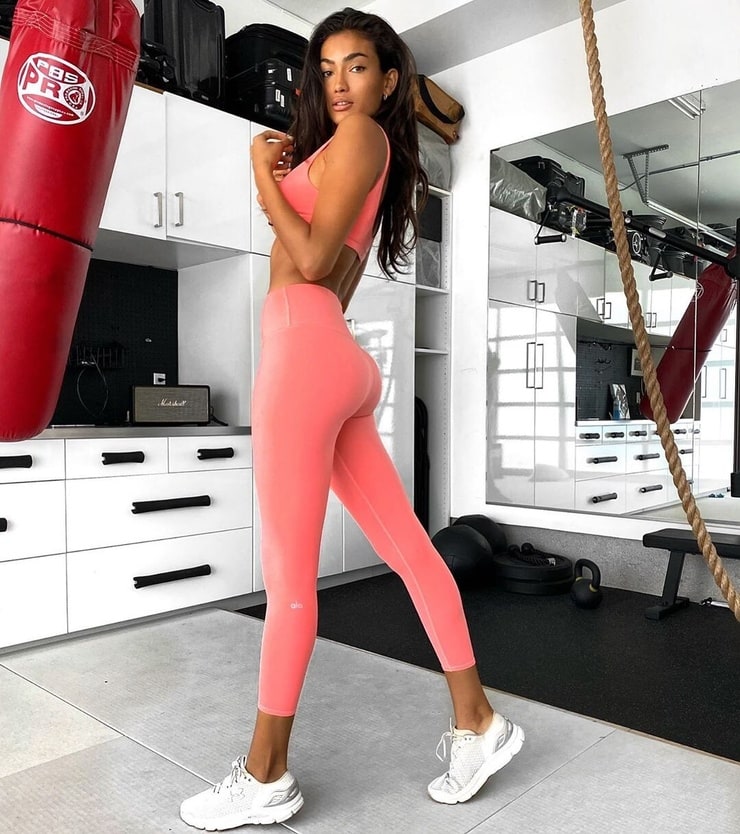Kelly Gale Kelly Gale