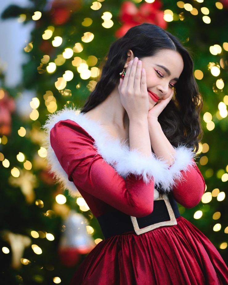 Urassaya Sperbund Urassaya Sperbund