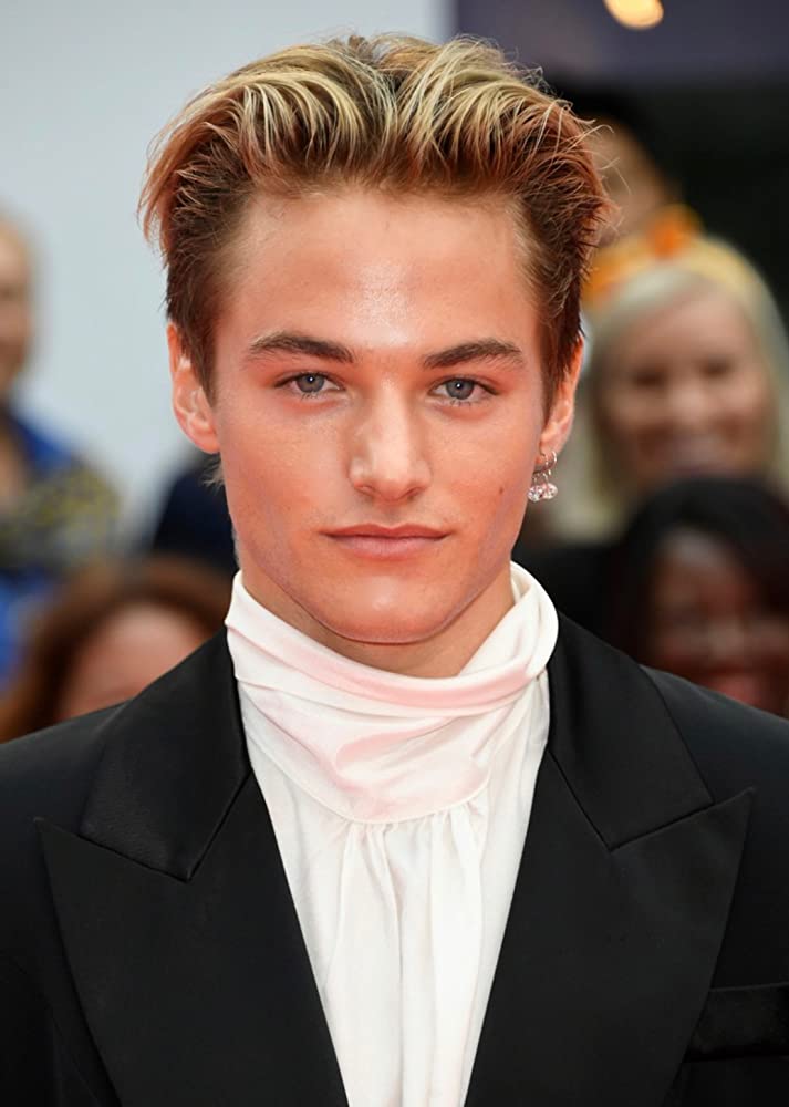 Mitchell Hoog